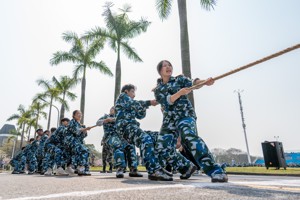 广东东软新用户注册领25元体验金2022级军训拔河比赛